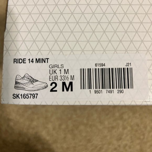 NIB Saucony Girl Size 2 - Picture 4 of 4